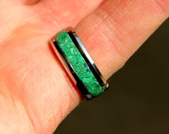 Bague de malachite sur anneau de tungstène