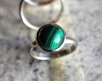 Bague de malachite sur anneau inox