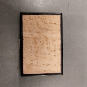 Porte carte bancaire sécurisé métal et bois d'érable moucheté