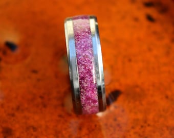 Bague de rubis sur anneau de tungstène