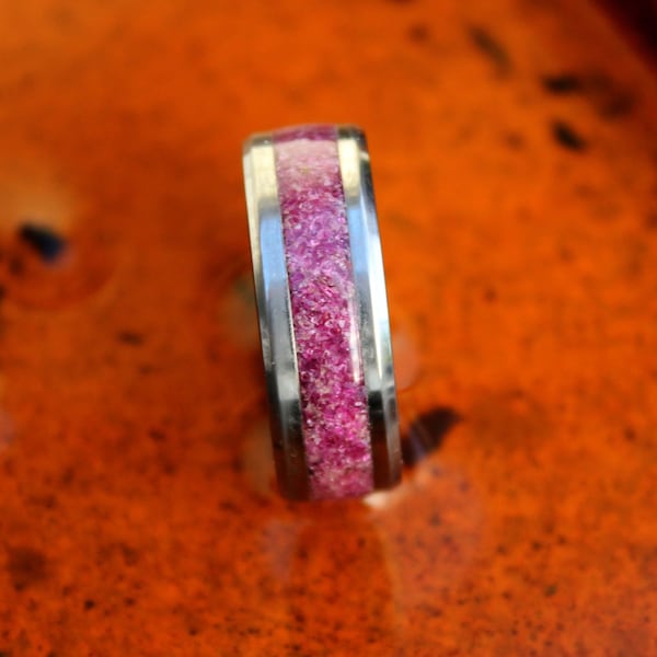 Bague de rubis sur anneau de tungstène