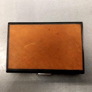 Sicheres Bankkartenetui aus Metall und Kamelleder