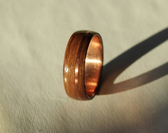 Bague bois de teck sur anneau de cuivre