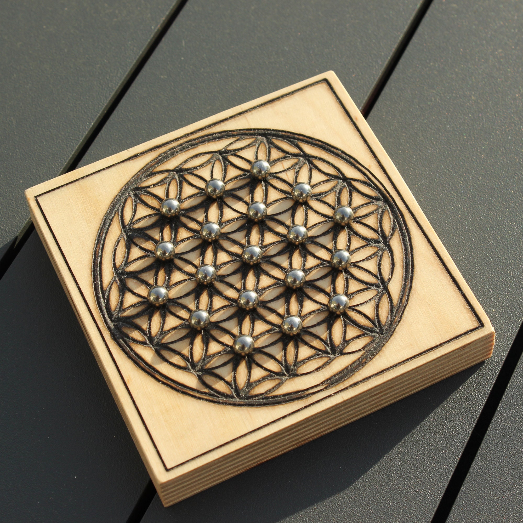 Jeu Du Solitaire en Fleur de Vie Gravé sur Bois