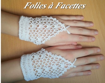 paire de mitaines  au crochet romantiques en coton blanc au crochet, mitaines cérémonie, mitaines anti UV