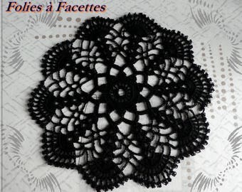 Round crochet doily, black cotton lace (24cm)