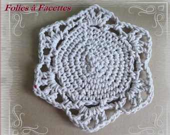 Thick crochet doily in cotton rope, decoration under vase, macramé doily