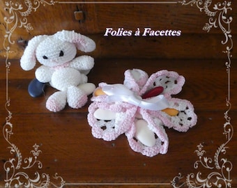 Saquinhos em formato de flor para amêndoas confeitadas, bolsinhas de crochê em formato de estrela, perfeitas como lembrancinha para convidados de batizado, lembrancinhas de casamento ou como decoração de mesa de batizado.
