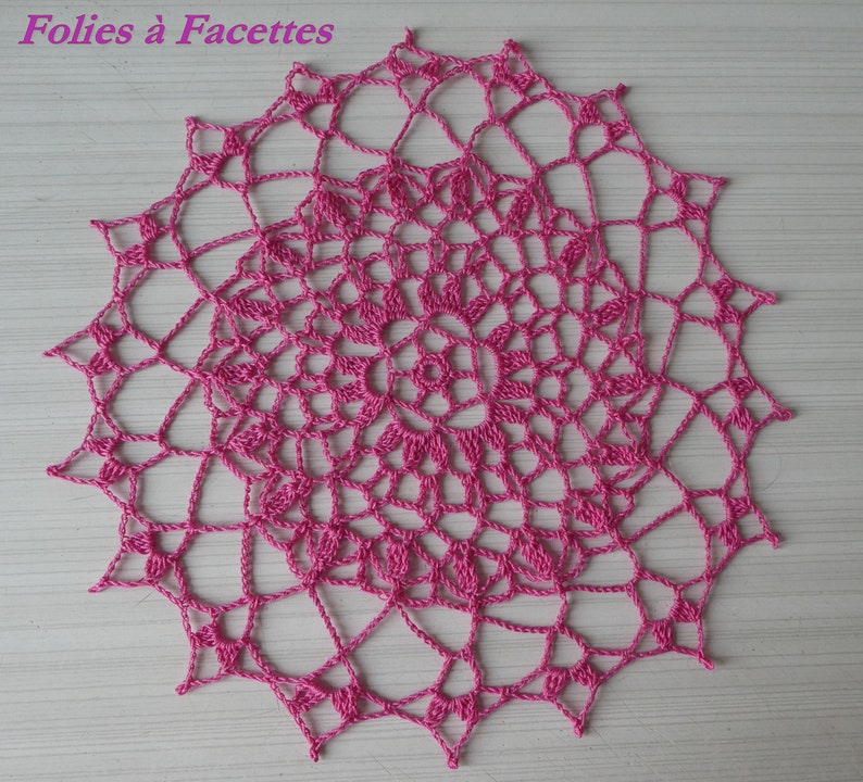 Napperon rond au crochet, napperon dentelle blanche au crochet, attrapes-rêves rose fushia