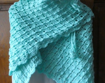 Châle au crochet en laine  aigue marine vert, cache épaules en laine acrylique, accessoire femme, étole, chale douceur,