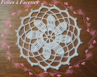 Napperon fleur blanche au crochet en coton