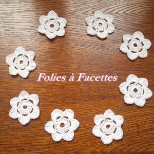 White cotton crochet flowers per 8