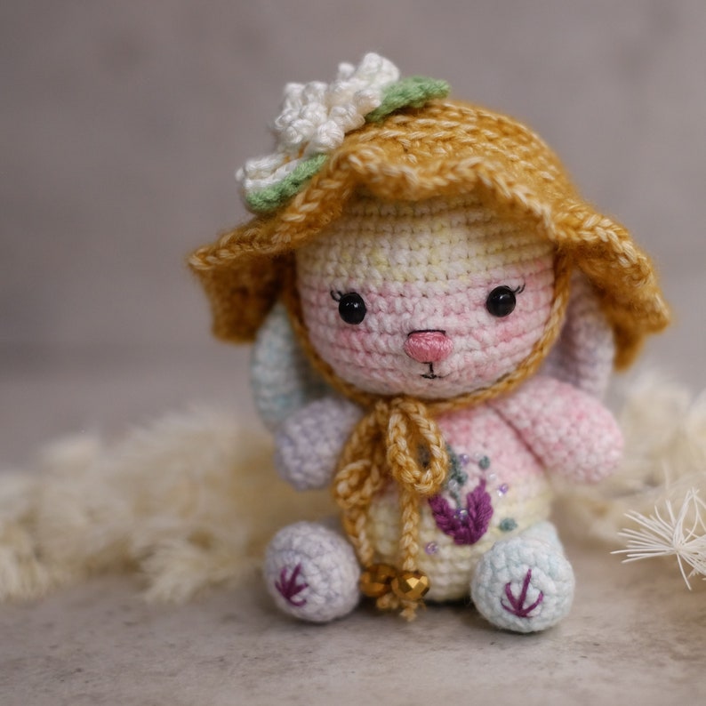 Patrón de crochet Patrón amigurumi Summer Bunny Patrón PDF en inglés patrón de crochet de conejo/conejito / sombrero de sol flexible a crochet imagen 1