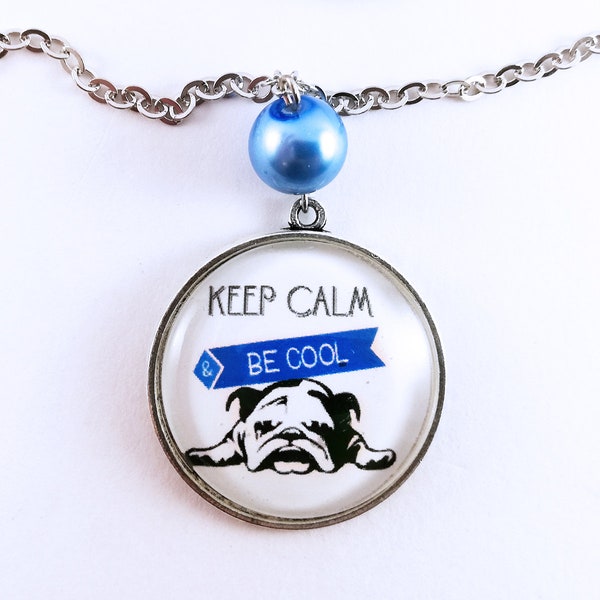 Collier Fantaisie, Pendentif Original, Chien Bulldog, Keep Calm & Be Cool, Pensée Positive, Perle Bleu Nacrée, Chaine Argent, Bijou Créateur