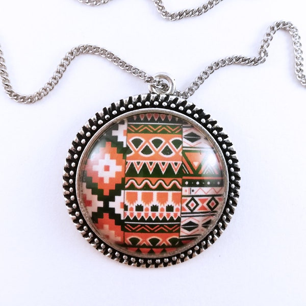 Collier Ethnique, Pendentif Aztèque, Motif Géométrique Rouge et Noir, Inspiration Mexicaine, Chaine Argent, Bijou Fait-Main, Les Héroïnes