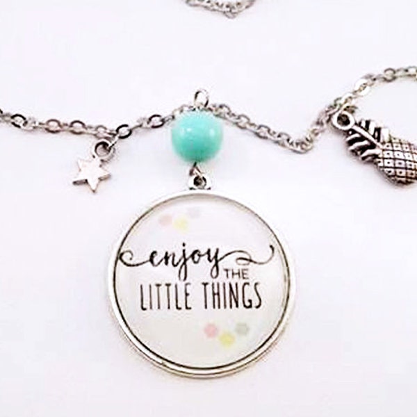 Collier Positive Attitude, Enjoy The Little Things, Original, Tendance, Moderne, Pastel, Cabochon, Breloques, Bijou Fantaisie, A Offrir