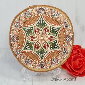Mandala con puntini, pittura a punti, arte su fette di legno, mandala con puntini, pittura mandala, mandala dipinto a mano, opera d&#39;arte mandala, decorazione mandala