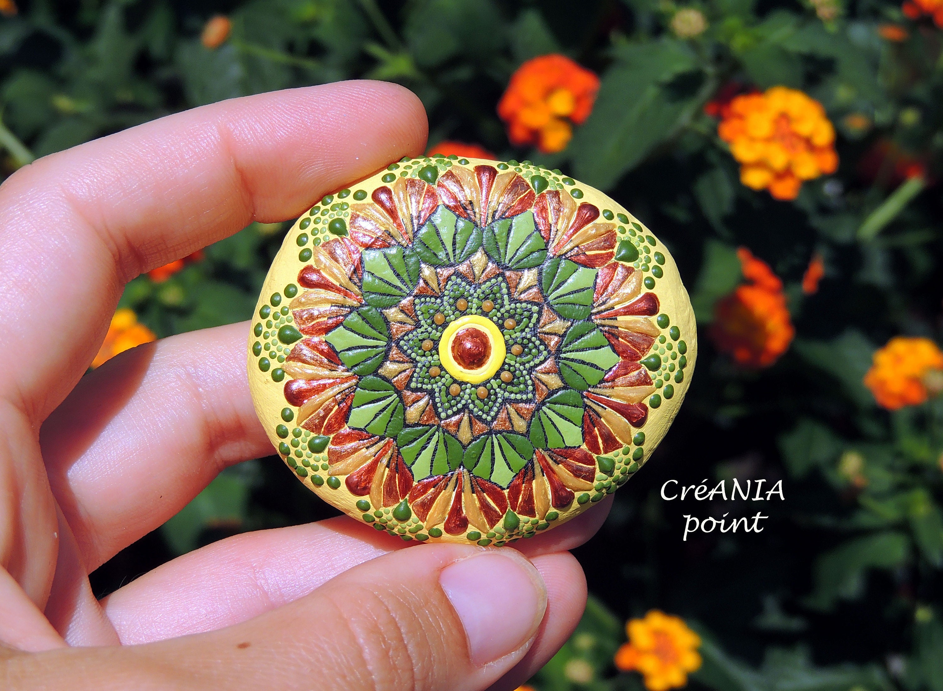 Mandala Pointillé Original en Peinture Par Points sur Roche Peinte à La Main