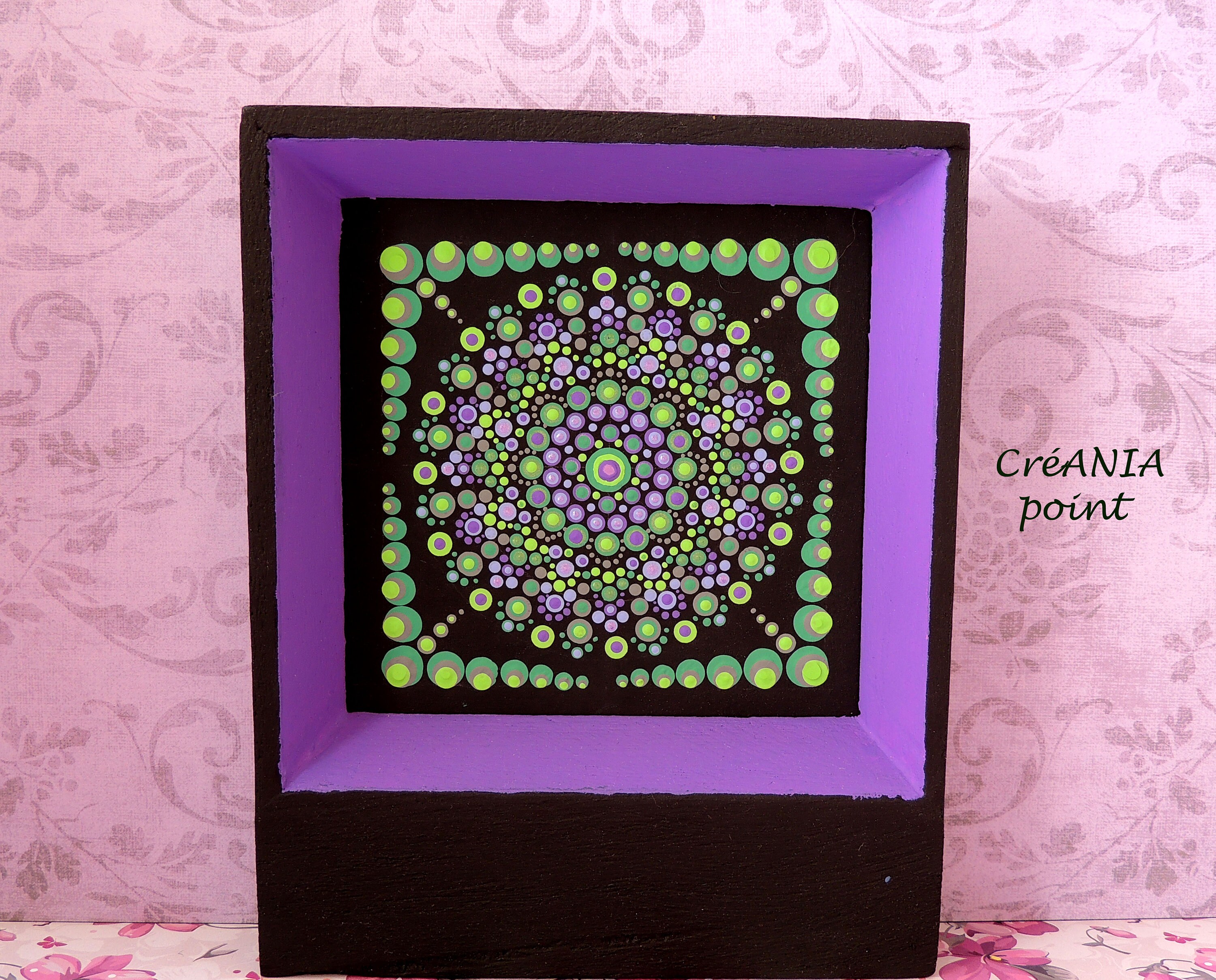 Dot Mandala Peinture Peinte A La Main Aux Couleurs Noir et Vert