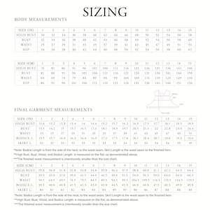 Peut inclure: Tableau des tailles pour un v&ecirc;tement avec des mesures en pouces et en centim&egrave;tres. Le tableau comprend les mesures du tour de poitrine haut, du tour de poitrine, de la taille, des hanches, de la longueur du corsage et de la longueur de la jupe.