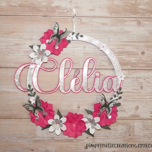 Corona di fiori con nome personalizzato, corona di fiori fucsia e grigia, sospensione di fiori per cameretta, corona di fiori di carta