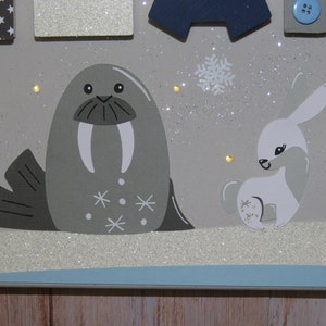Tableau animaux banquise avec prénom, toile lumineuse personnalisée ours polaire, déco chambre enfant bleu marine gris, idée cadeau bébé, image 5