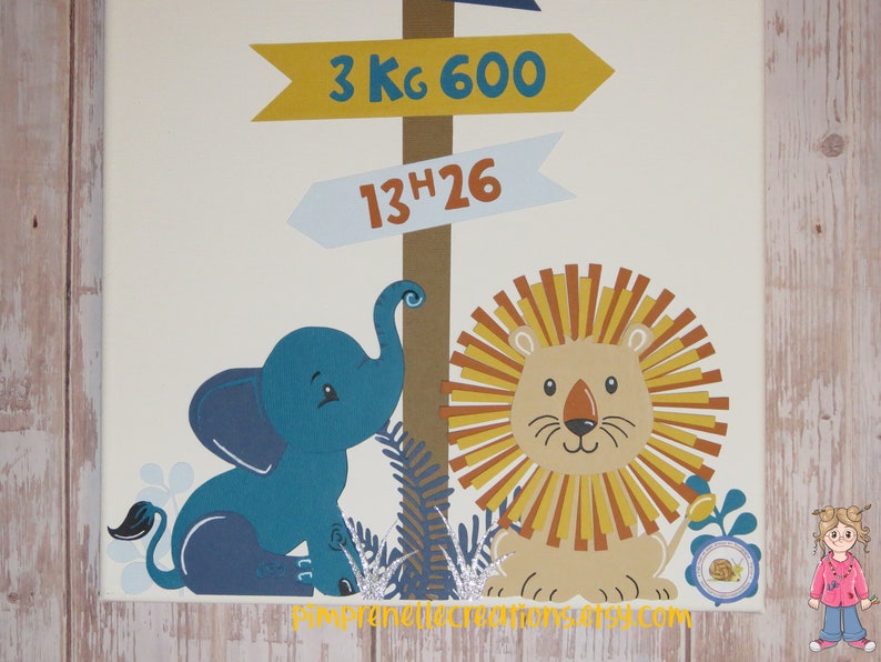 K&ouml;nnte beinhalten: Eine wei&szlig;e Leinwand mit einem blauen Elefanten und einem L&ouml;wen mit brauner M&auml;hne. Die Leinwand hat zwei Schilder mit dem Text "3 Kg 600" und "13h26".
