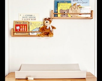 STEVIE BOOKSHELF - Decoración de la habitación para niños, estantería para niños, estante, estante de madera, estantería para libros, estante para guardería, perchero para niños, repisa para libros para niños