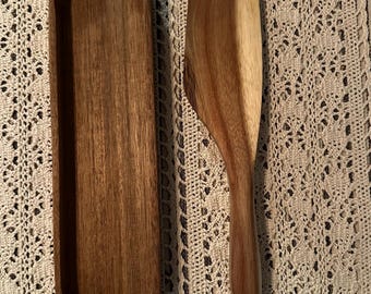 Spurtle: Acacia Spurtle Spoon and Spoon Rest