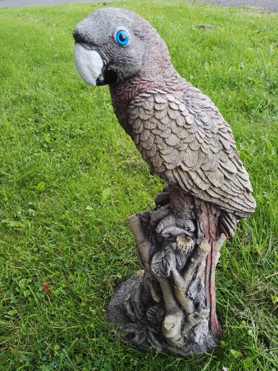 PARROT Beautiful Bird Statue Highly Detailed Stone Garden Ornament Decor