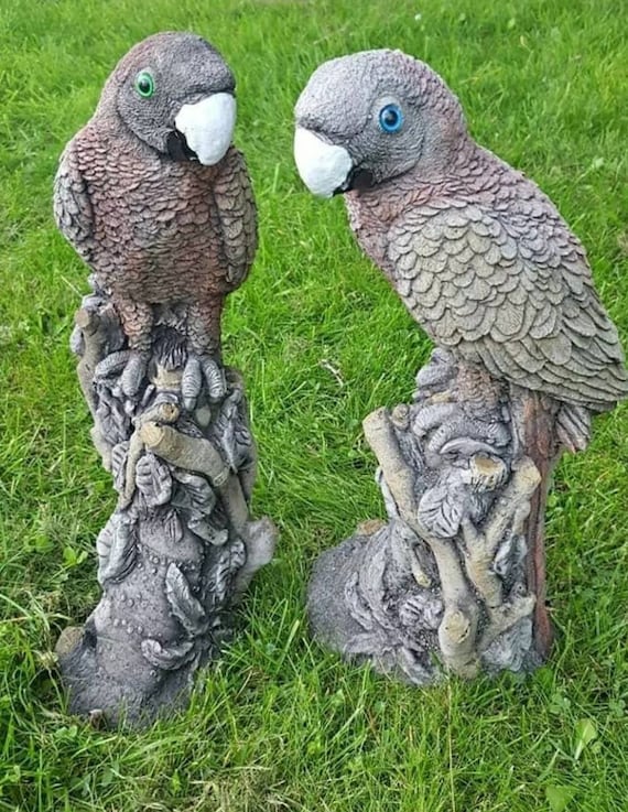 PARROT Beautiful Bird Statue Highly Detailed Stone Garden Ornament Decor