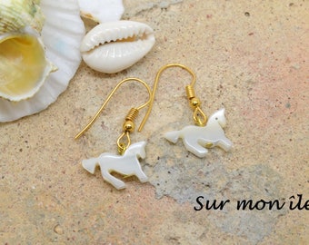 Boucles d'oreilles, chevaux, cheval, nacre blanche, métal doré or, bijou enfant