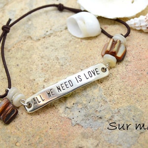 bracelet femme, marron, avec message, all we need is love, en métal argenté, coquillages