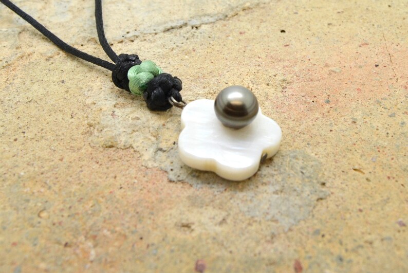 Tahitian Pearl black 43cm necklace Chinese knot cord mother of Pearl flower