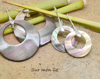 Earrings, circle, in mother-of-pearl, silver metal hooks