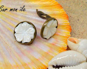 Clip on earrings, hibiscus flower, Pearl, bronze, for non pierced ears