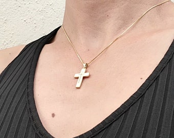 Halskette mit Kreuz und Tahitiperlen, goldene Kette