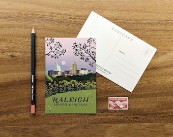 Postal de Raleigh, Carolina del Norte // Postal de lujo • Diseño vintage • Arte de viajes retro • Horizonte de Raleigh • Recuerdo de boda • Recuerdo de Carolina del Norte