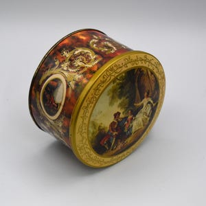 Boîte à bonbons vintage des années 1960 avec des scènes de style rococo romantique