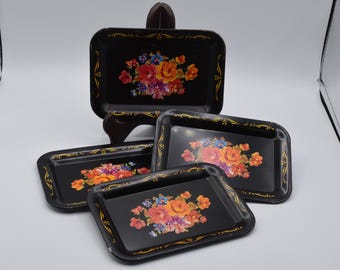 4 pequeñas bandejas de hojalata vintage con motivos florales