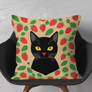 Cojín de gato negro con fresas: adorable decoración animal en satén, felpa fina, lino o piel de melocotón. Funda de cojín con adorables animales.