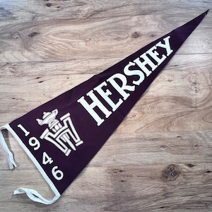 Vintage HERSHEY Pennsylvania 1946 Felt Town School Company Souvenir Pennant