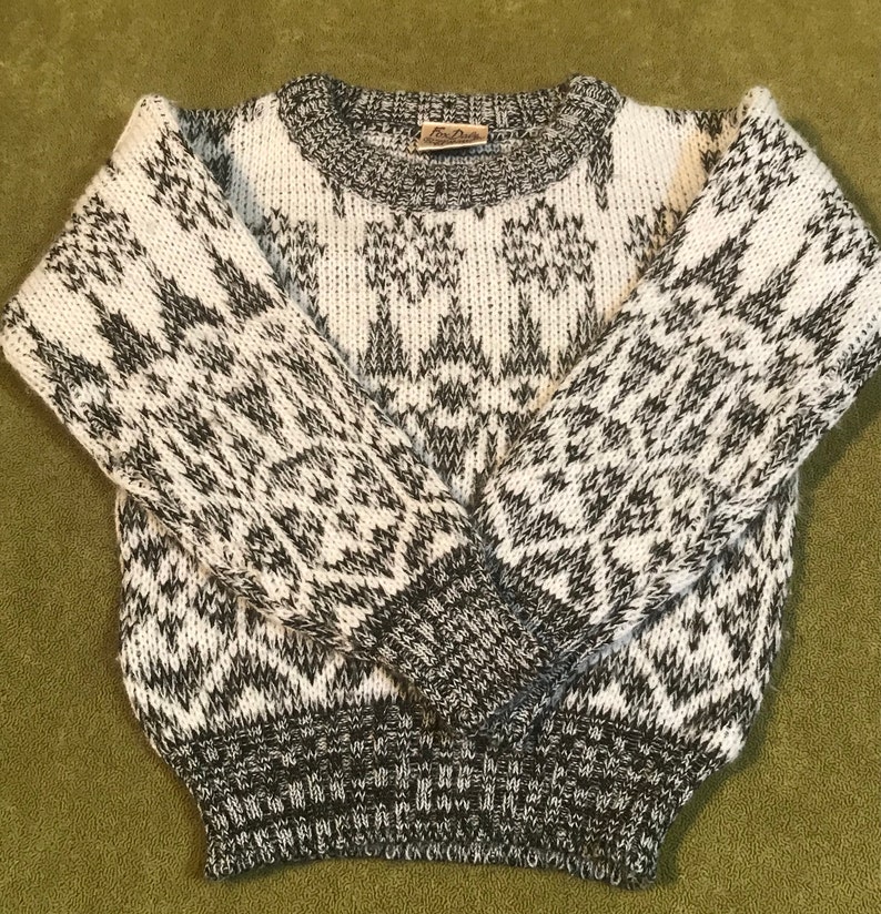 FoxDale Sz 4T Vintage 80\u2019s Norwegian Print Grey Black White Winter SKI Snowflake Sweater by