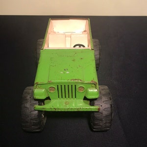 Vintage 70&#39;s TONKA Jeepster JEEP Pressed Steel GREEN Stumper Jumper