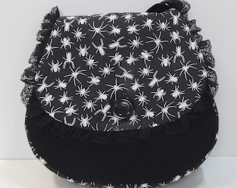 Spinnennetz Gothic Crossbody Bag – Spinnennetz Halloween Schultertasche – Tropfenförmige Gothic Handtasche mit Spitze & Knopf