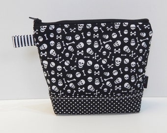 Gothic Skull Cosmetic Bag, Quirky Makeup Pouch for Gothic Gift, Zippered Toiletry Bag, Skull Print Gothic Makeup Bag, Goth Cosmetic Pouch,