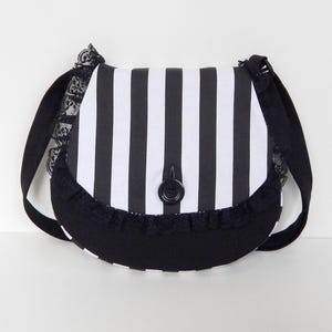 Beetlejuice Tasche, Gothic Gestreifte Tasche, Schwarz Weiß Crossbody Tasche, Alternative Taschen, Gothic Taschen, Gothic Handtasche, Gothic Gestreifte Beetlejuice