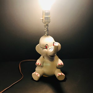 Vintage weiße Baby Elefant Tischlampe, Vintage Beleuchtung, Vintage Elefanten, Vintage Tischlampen, Babys Raumdekor, Sammler Elefanten