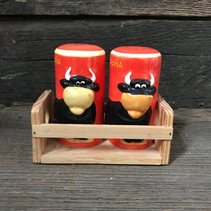 Vintage Español Cow Salt and pepper shakers, ceramic shakers, cow collectibles, cow lovers, vintage table decor, great gift ideas, vintage