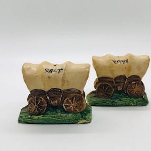 Cute Vintage 1960’s Covered Wagon Salt and Pepper Shakers, Cute Shakers, Novelty Salt and Pepper Shakers Shakers, Salt and Pepper collection